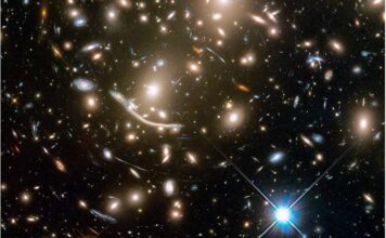 Astronomlar qravitasiya linzalarından istifadə edərək 44 qədim ulduz kəşf etdilər – astrofizik bunu necə etdiklərini izah edir